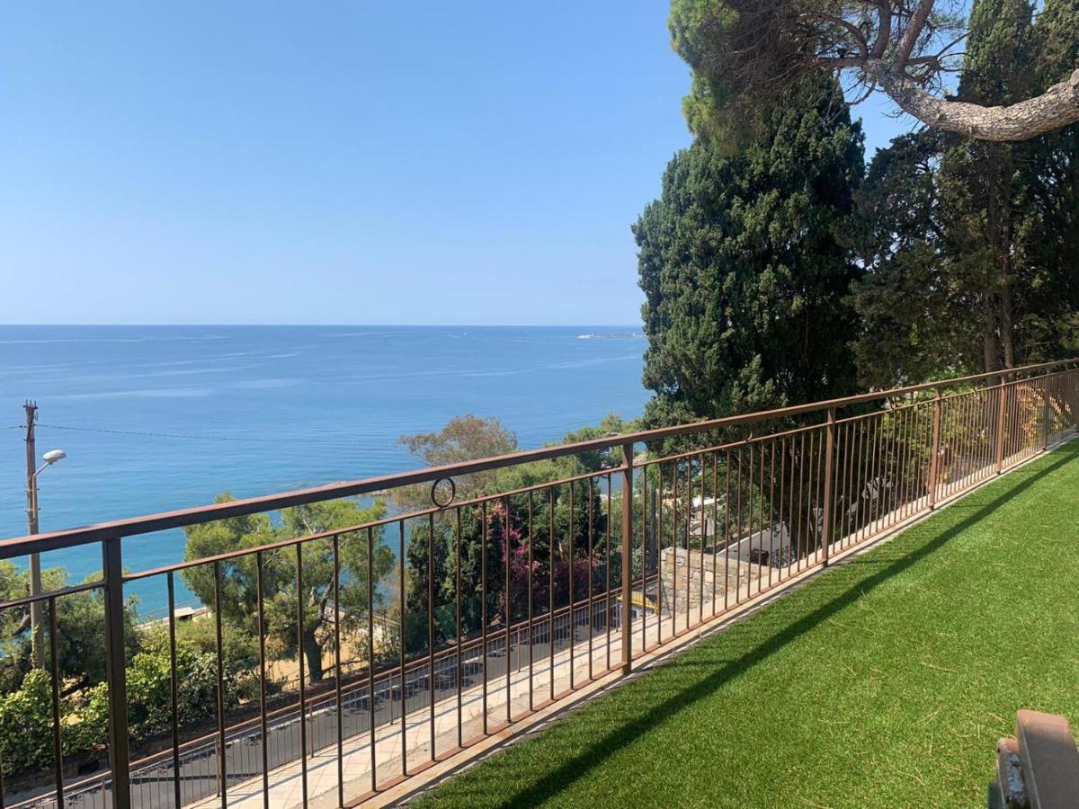 La Terrazza Nel Blu Leilighet Imperia Eksteriør bilde